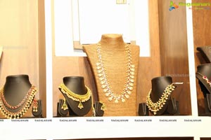 Nitya Shetty Inaugurates Aarna Collections