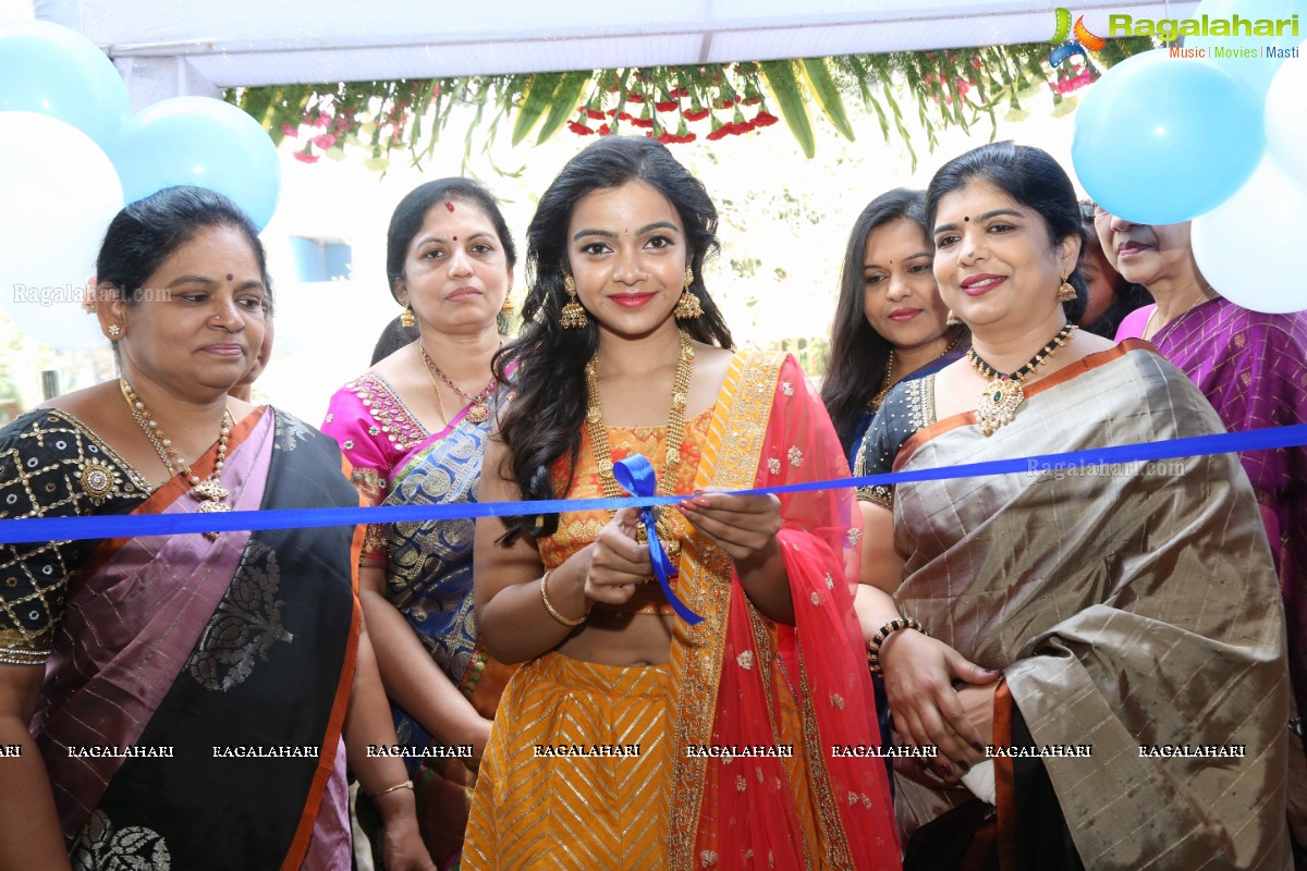 Nitya Shetty Inaugurates Aarna Collections at Sanikpuri