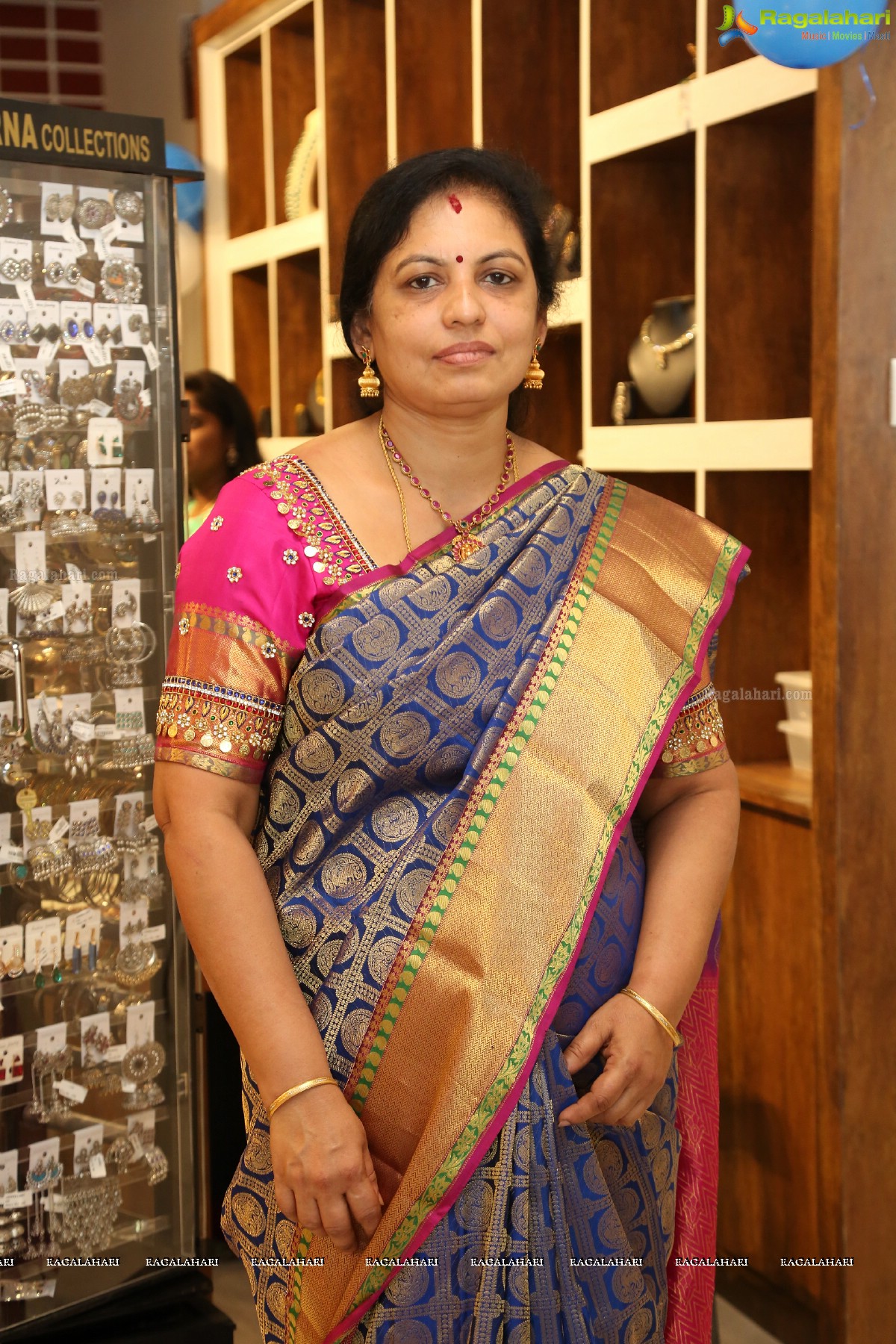 Nitya Shetty Inaugurates Aarna Collections at Sanikpuri