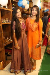 Nitya Shetty Inaugurates Aarna Collections