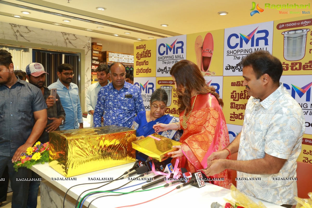 Mehreen Prizada Inaugurates New Segment In CMR Shopping Mall