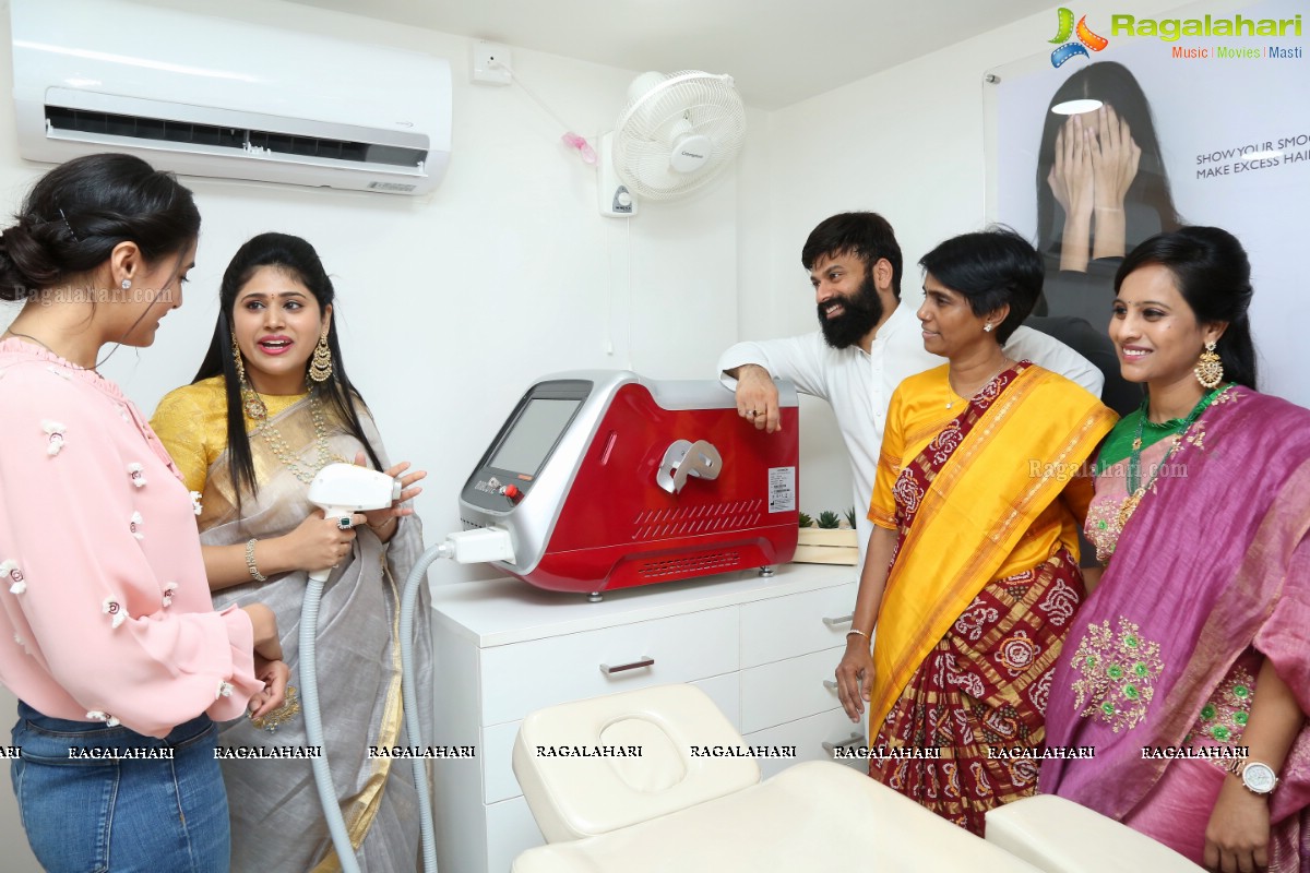 DERMIQ Cosmetic Clinic Launch by Omkar, Divyansha Kaushik & Sunaina at Kondapur