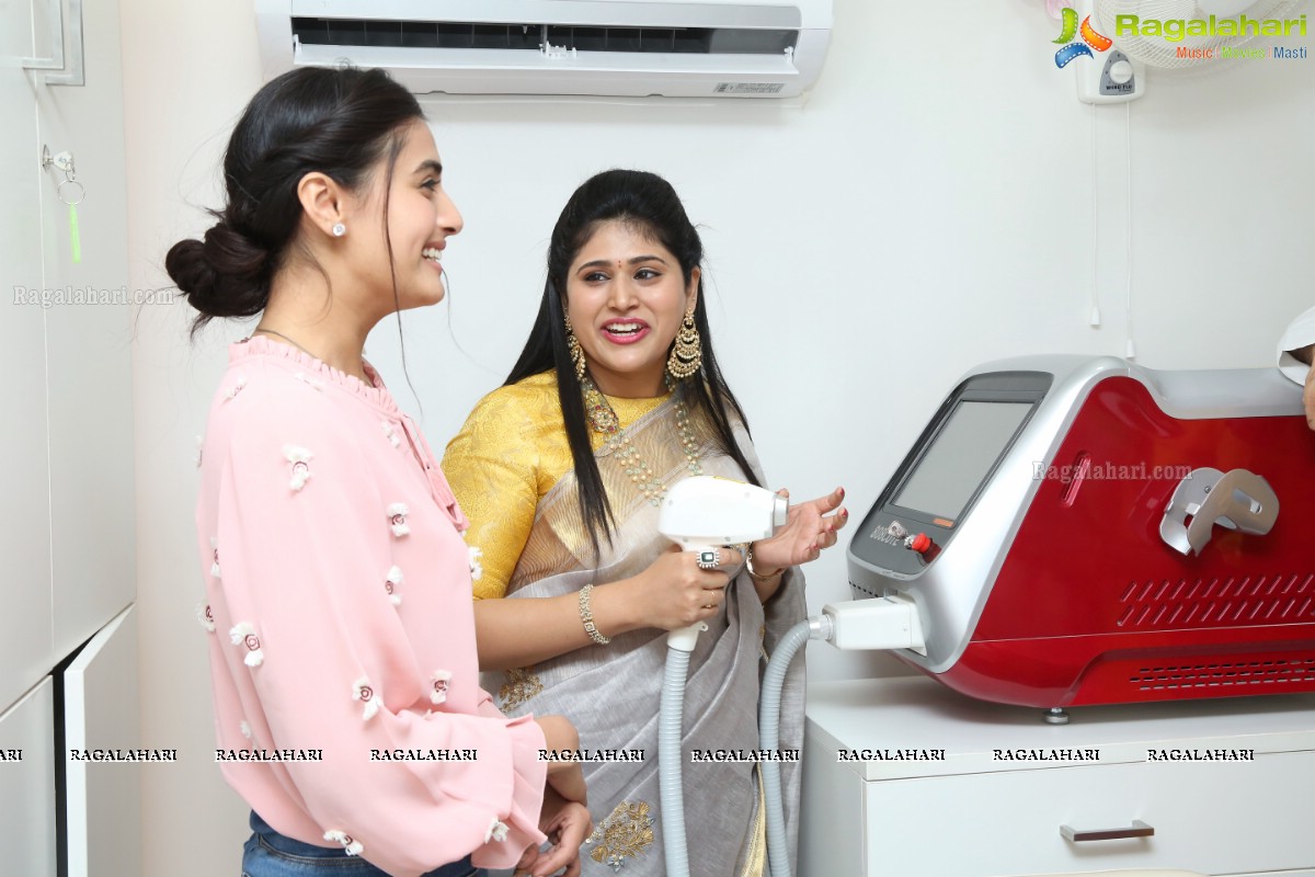 DERMIQ Cosmetic Clinic Launch by Omkar, Divyansha Kaushik & Sunaina at Kondapur