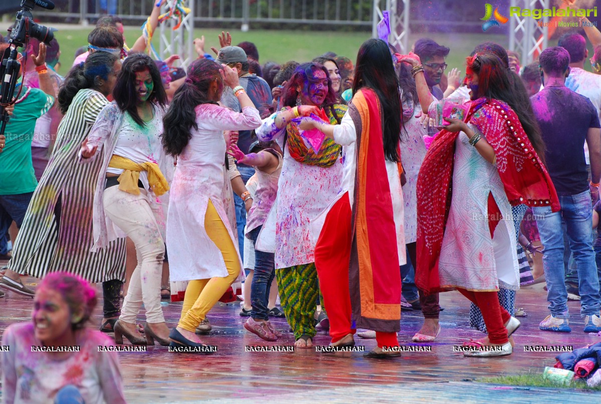 Grand Holi Celebrations 'Holi Hai' By Country Club at Zabeel Park in Dubai