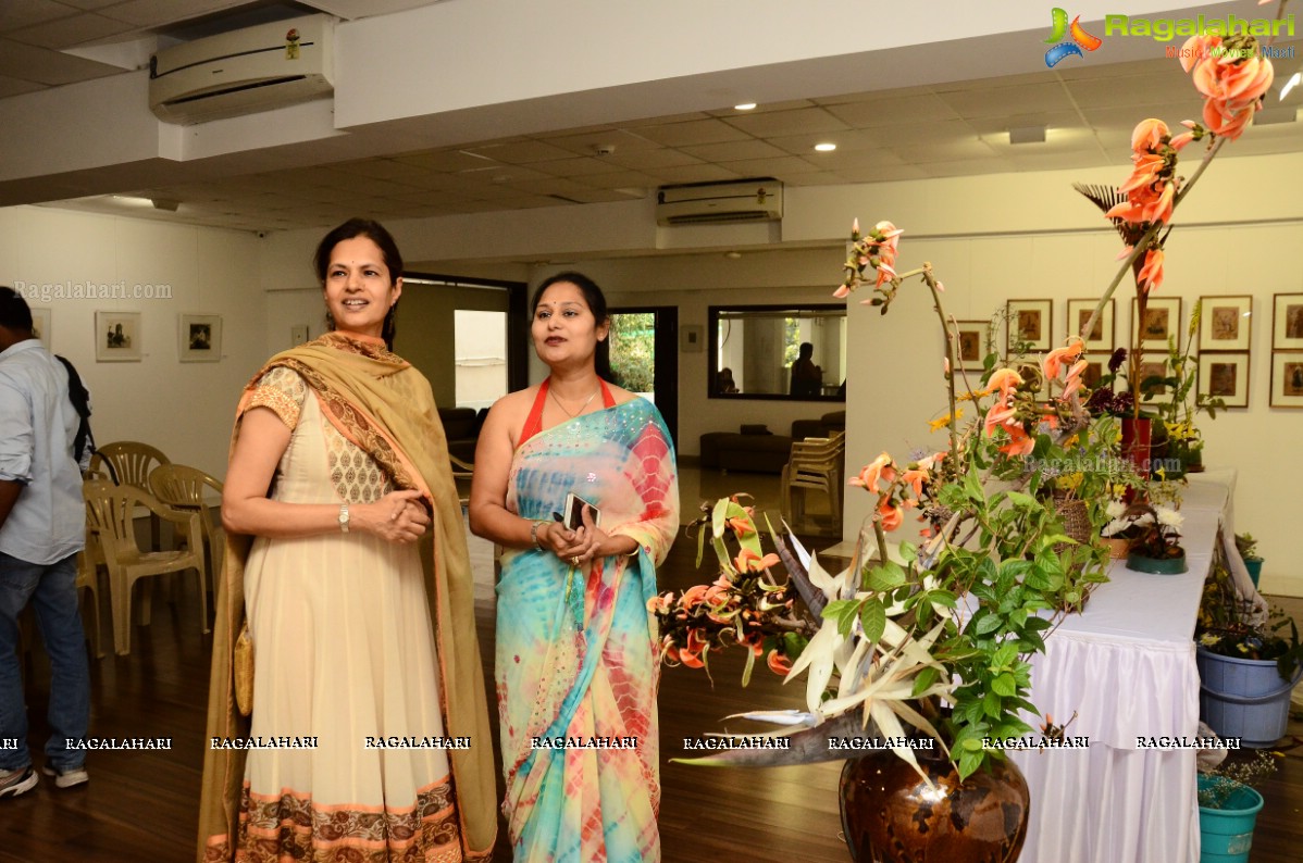 Ikebana Demonstration by Hema Patkar at Dhi Art space