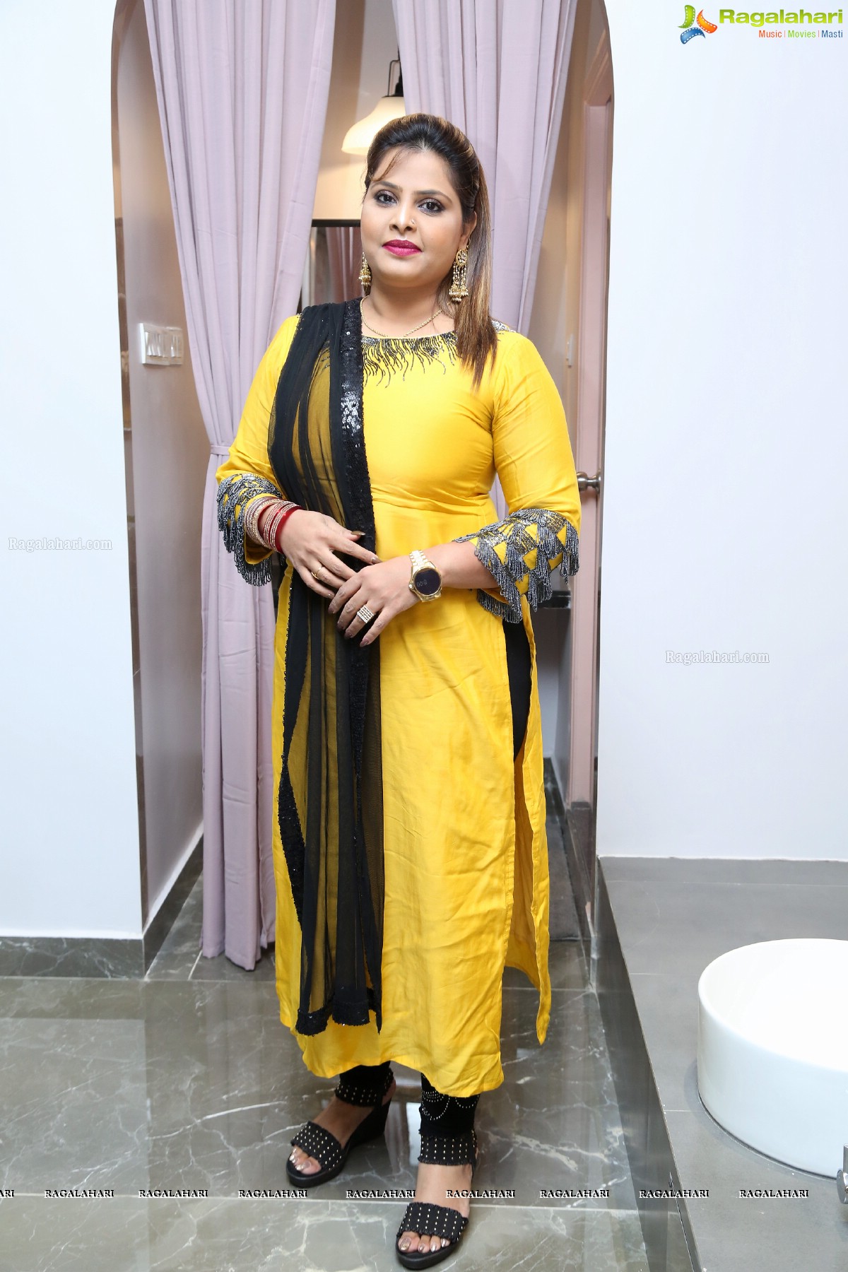 Ritu Varma Inaugurates Lincy's Nail Bar Salon at Jubilee Hills 