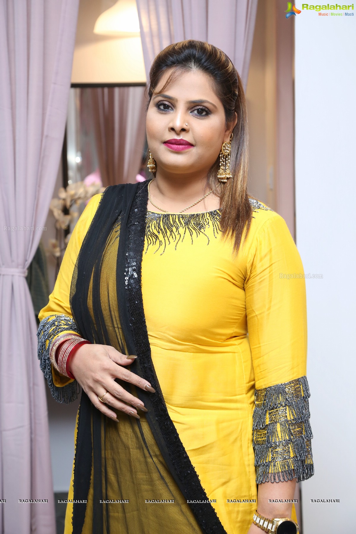 Ritu Varma Inaugurates Lincy's Nail Bar Salon at Jubilee Hills 