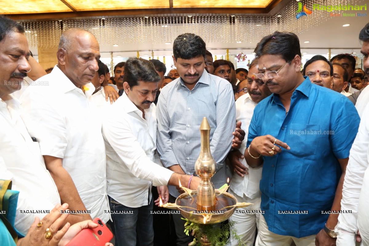 Kajal Aggarwal Launches Maangalya Shopping Mall @ Boduppal