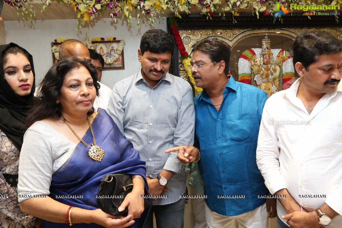 Kajal Aggarwal Launches Maangalya Shopping Mall @ Boduppal