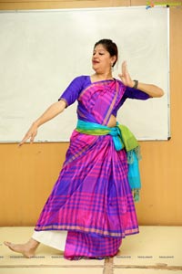 Ms Sunila Gollapudi to Present Andhra Natyam & Golla Kalapam