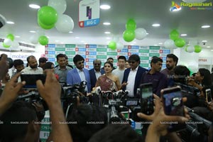 Samantha Unveils Oppo F11 Pro at Big C Mobiles 