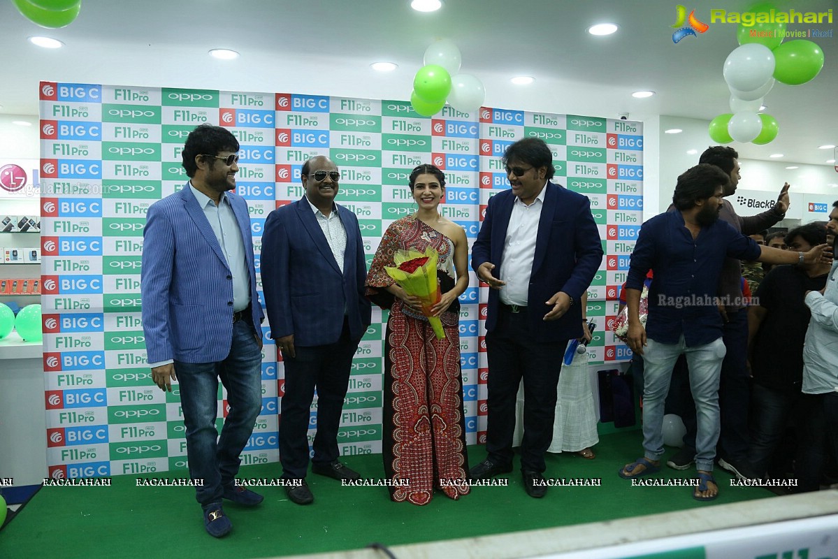 OPPO F11 Pro Grand Launch By Samantha Akkineni @ Big C Mobiles in Vijayawada