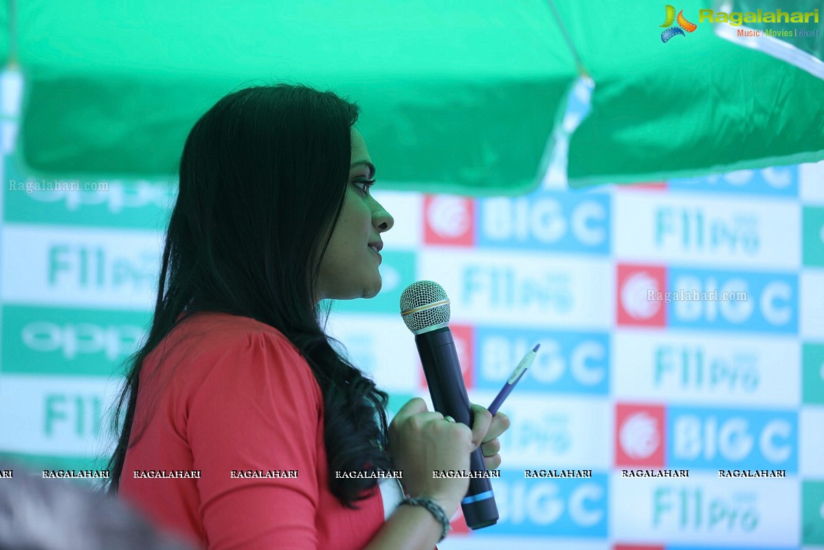 OPPO F11 Pro Grand Launch By Samantha Akkineni @ Big C Mobiles in Vijayawada