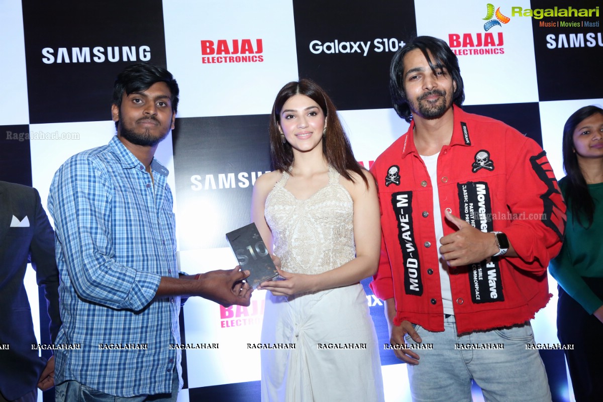 Mehrene & Harshavardhan Launch Samsung Galaxy S10, S10e & S10+ at Bajaj Electronics, Forum Sujana MALL