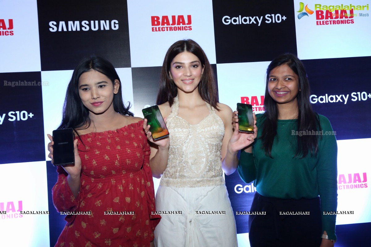 Mehrene & Harshavardhan Launch Samsung Galaxy S10, S10e & S10+ at Bajaj Electronics, Forum Sujana MALL