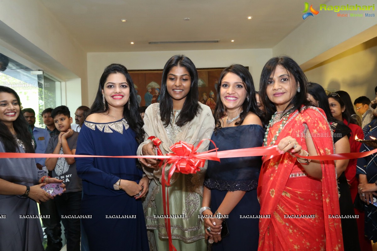 Jayanti Reddy Inaugurates 'Simply, The Red Carpet' Exhibition at Taj Deccan, Hyderabad