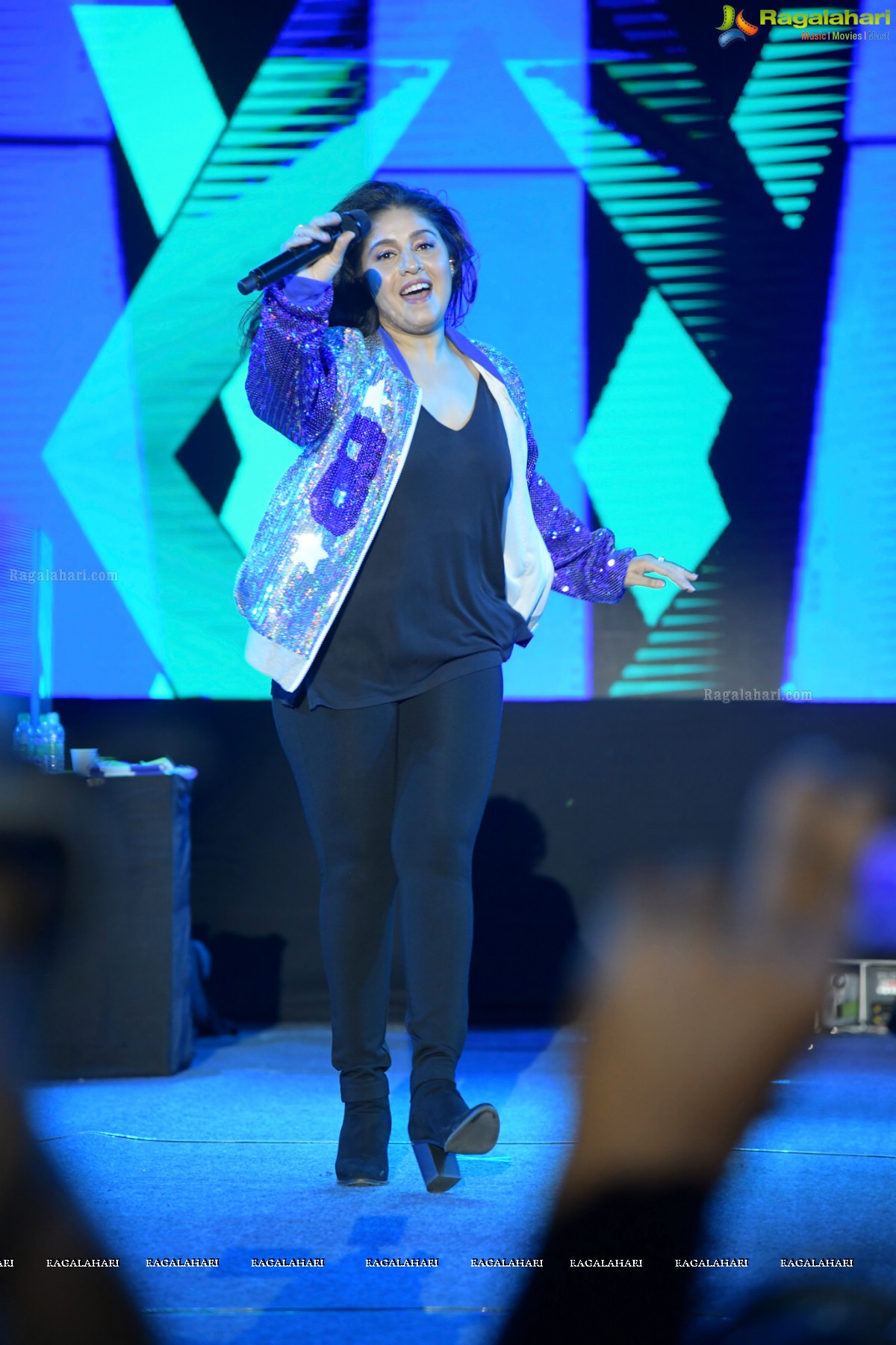 Sunidhi Chauhan Concert @ TKR College Fest - Shiznay 2019