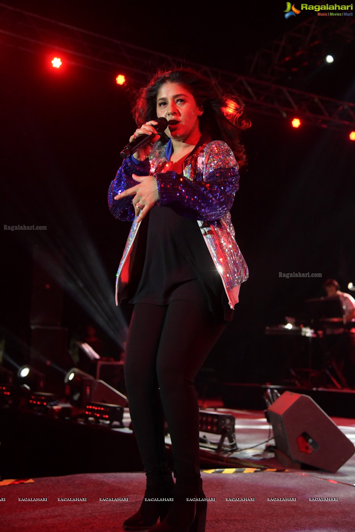 Sunidhi Chauhan Concert @ TKR College Fest - Shiznay 2019