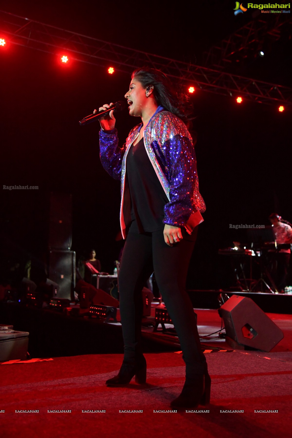 Sunidhi Chauhan Concert @ TKR College Fest - Shiznay 2019