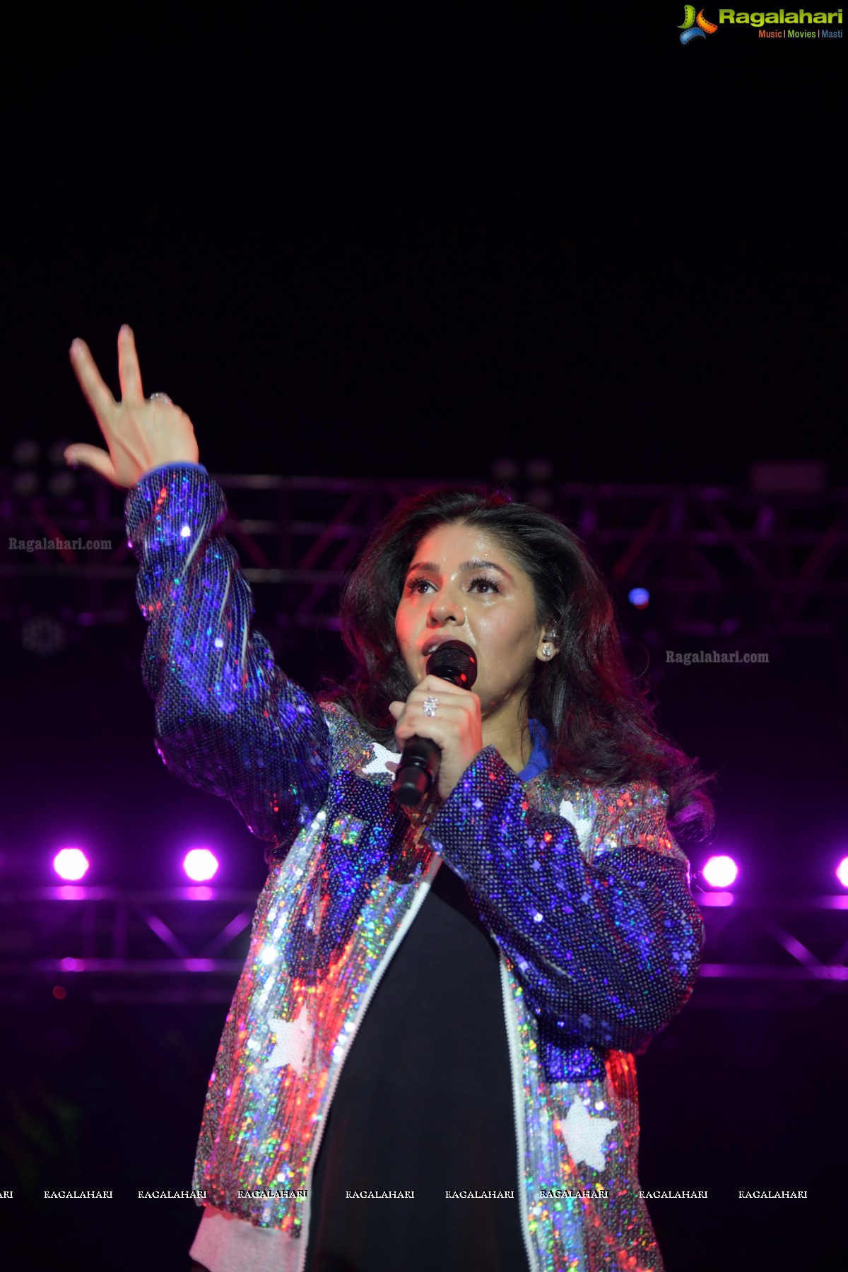 Sunidhi Chauhan Concert @ TKR College Fest - Shiznay 2019