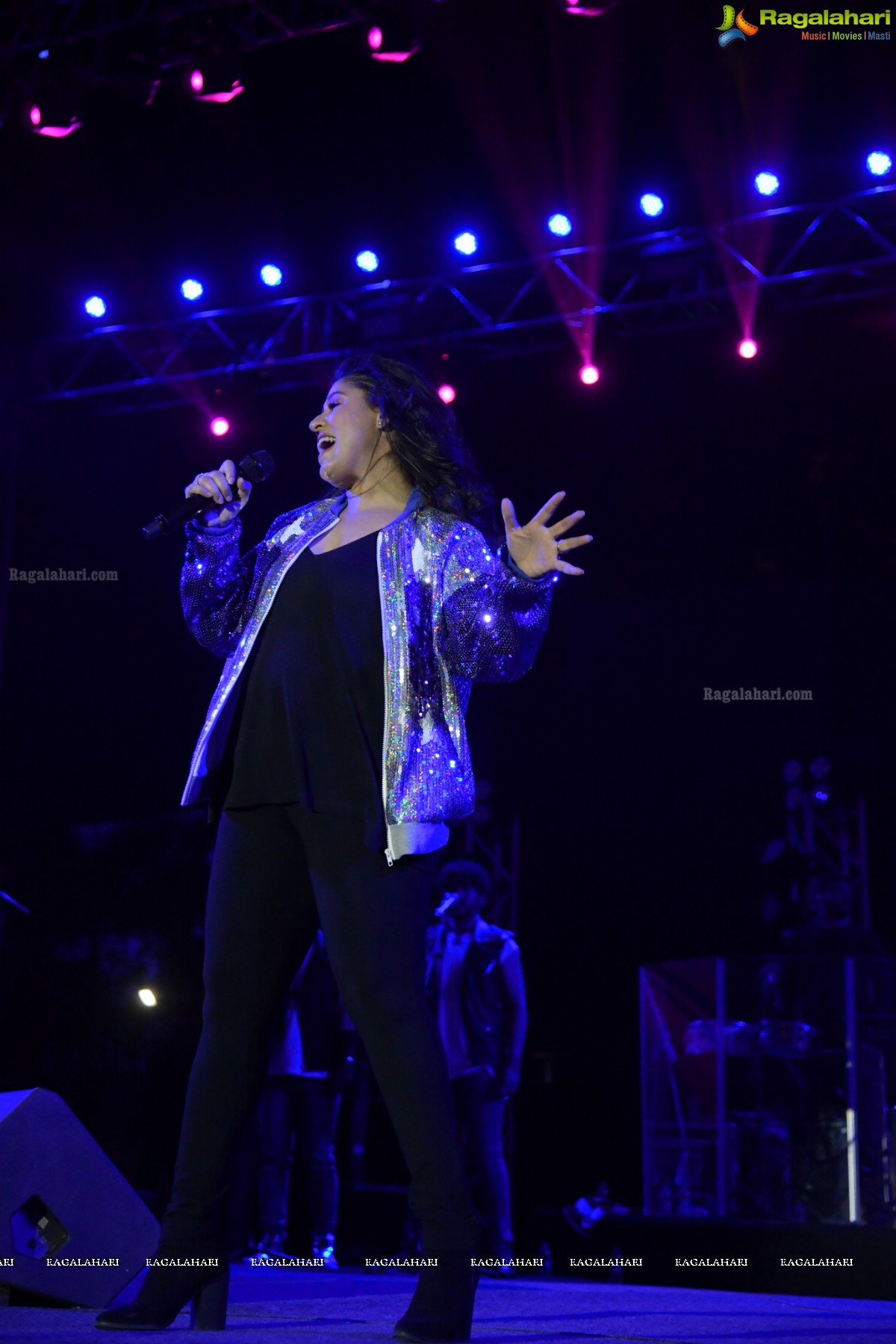 Sunidhi Chauhan Concert @ TKR College Fest - Shiznay 2019