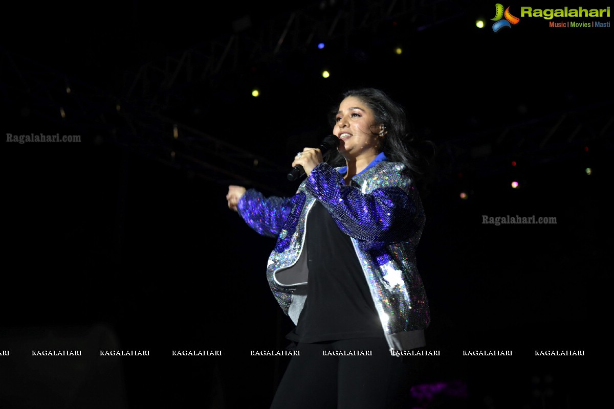 Sunidhi Chauhan Concert @ TKR College Fest - Shiznay 2019