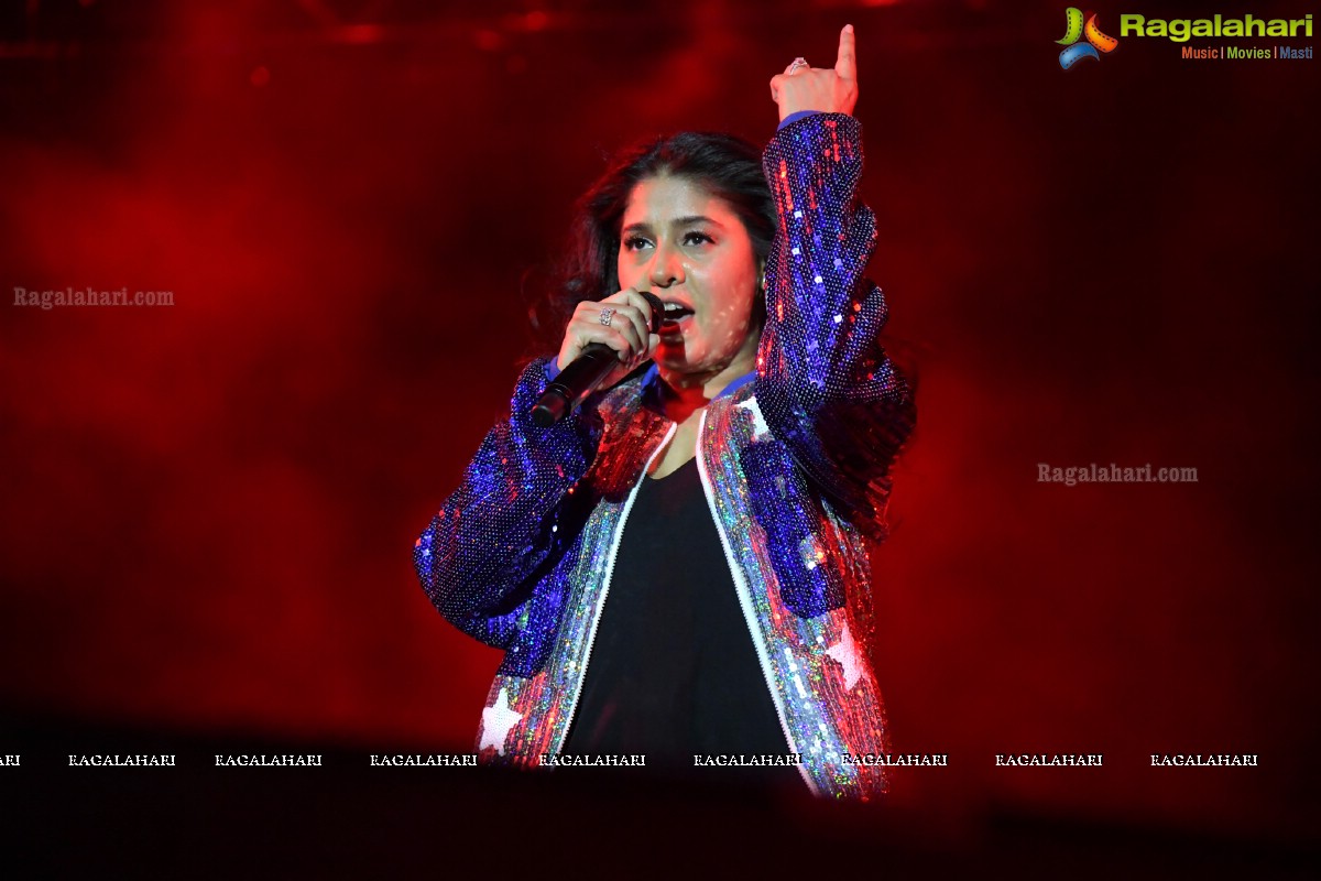 Sunidhi Chauhan Concert @ TKR College Fest - Shiznay 2019