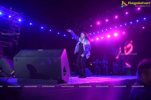 Sunidhi Chauhan Concert @ TKR College Of Engineering 