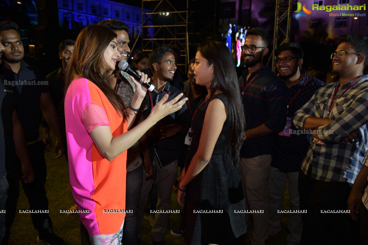 Sunidhi Chauhan Concert @ TKR College Fest - Shiznay 2019