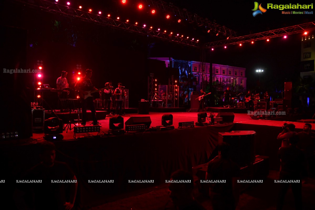 Sunidhi Chauhan Concert @ TKR College Fest - Shiznay 2019