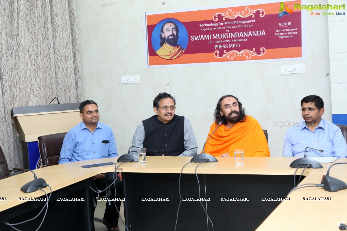 Swami Mukundananda Delivers a Talk On ‘Technology For Mind Management’ at Visvesvaraya Bhavan