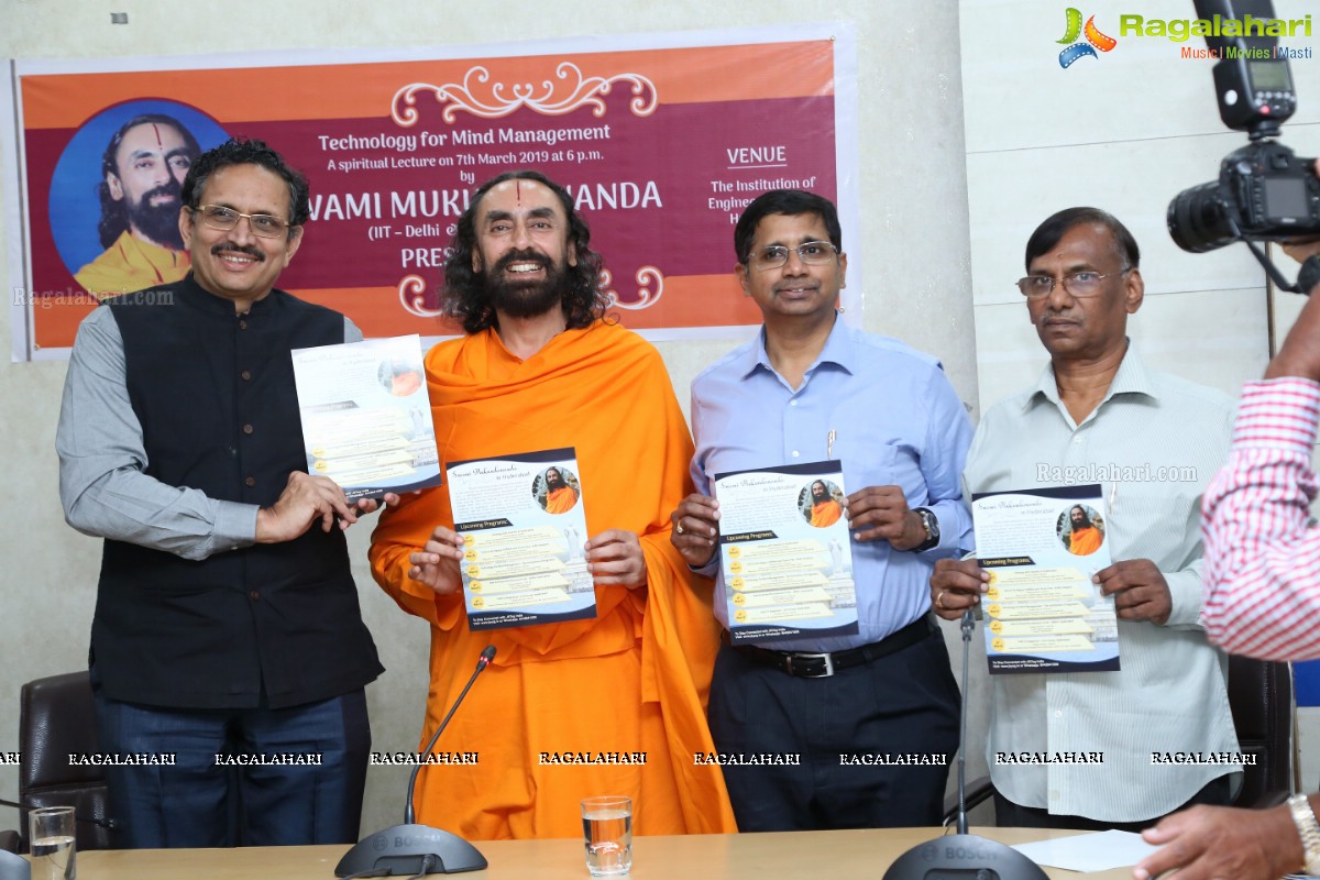 Swami Mukundananda Delivers a Talk On ‘Technology For Mind Management’ at Visvesvaraya Bhavan