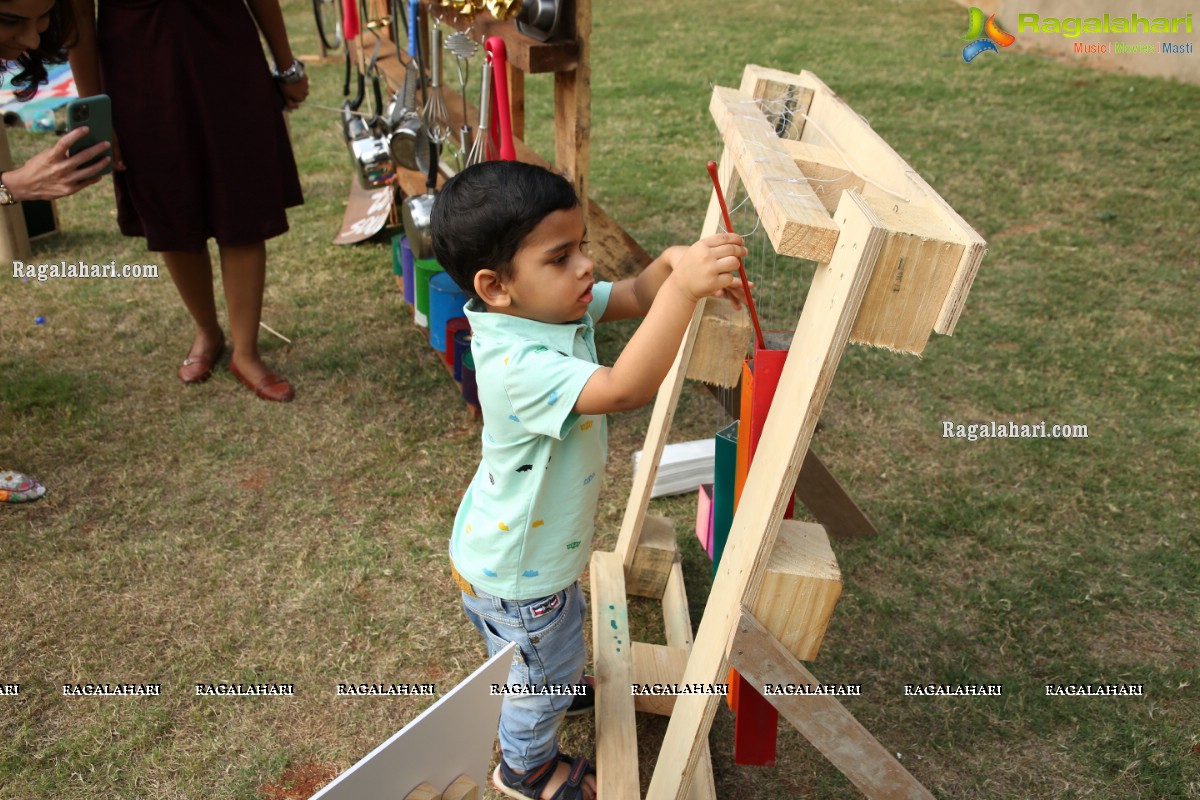 Experiential Learning in The Early Years at Toddler's Den