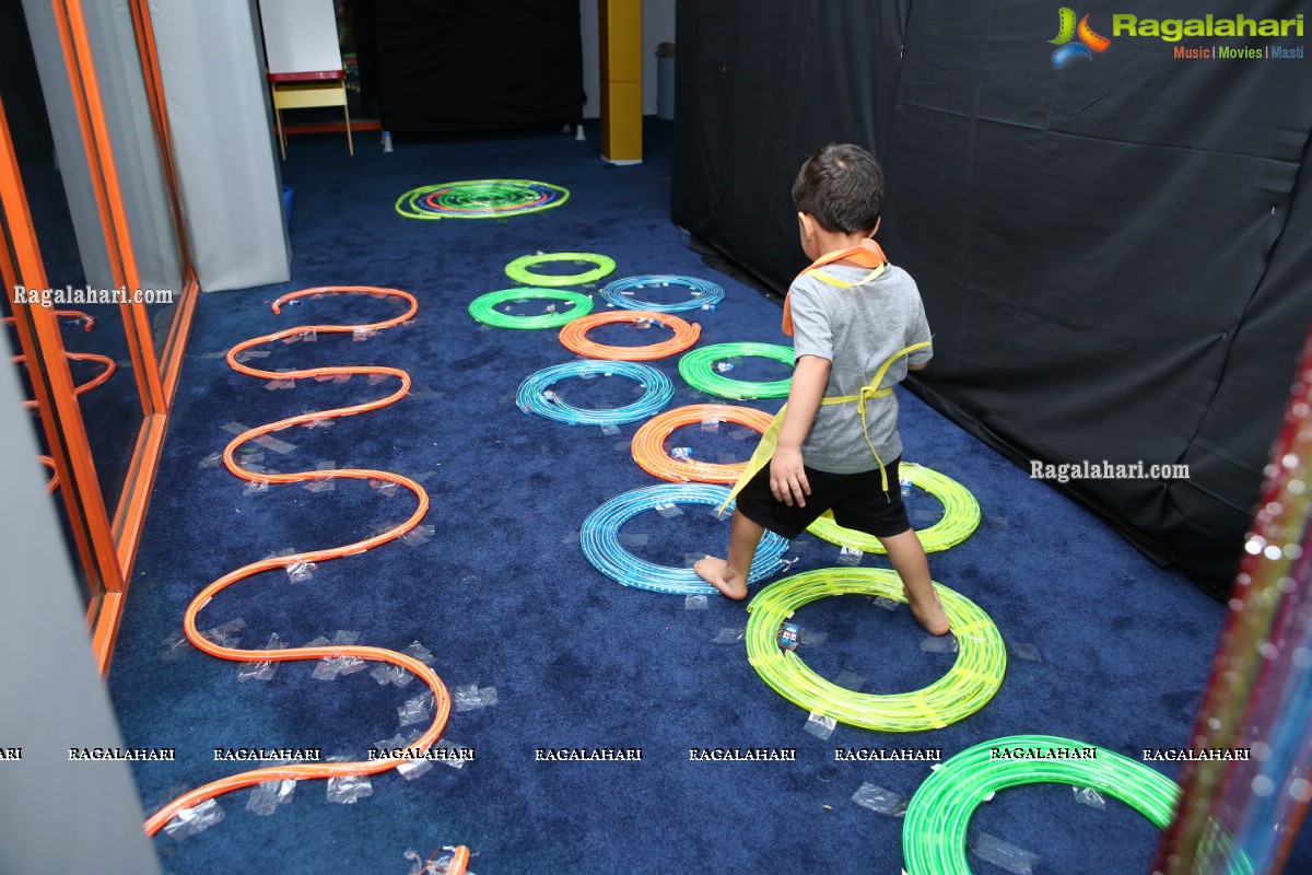 Experiential Learning in The Early Years at Toddler's Den