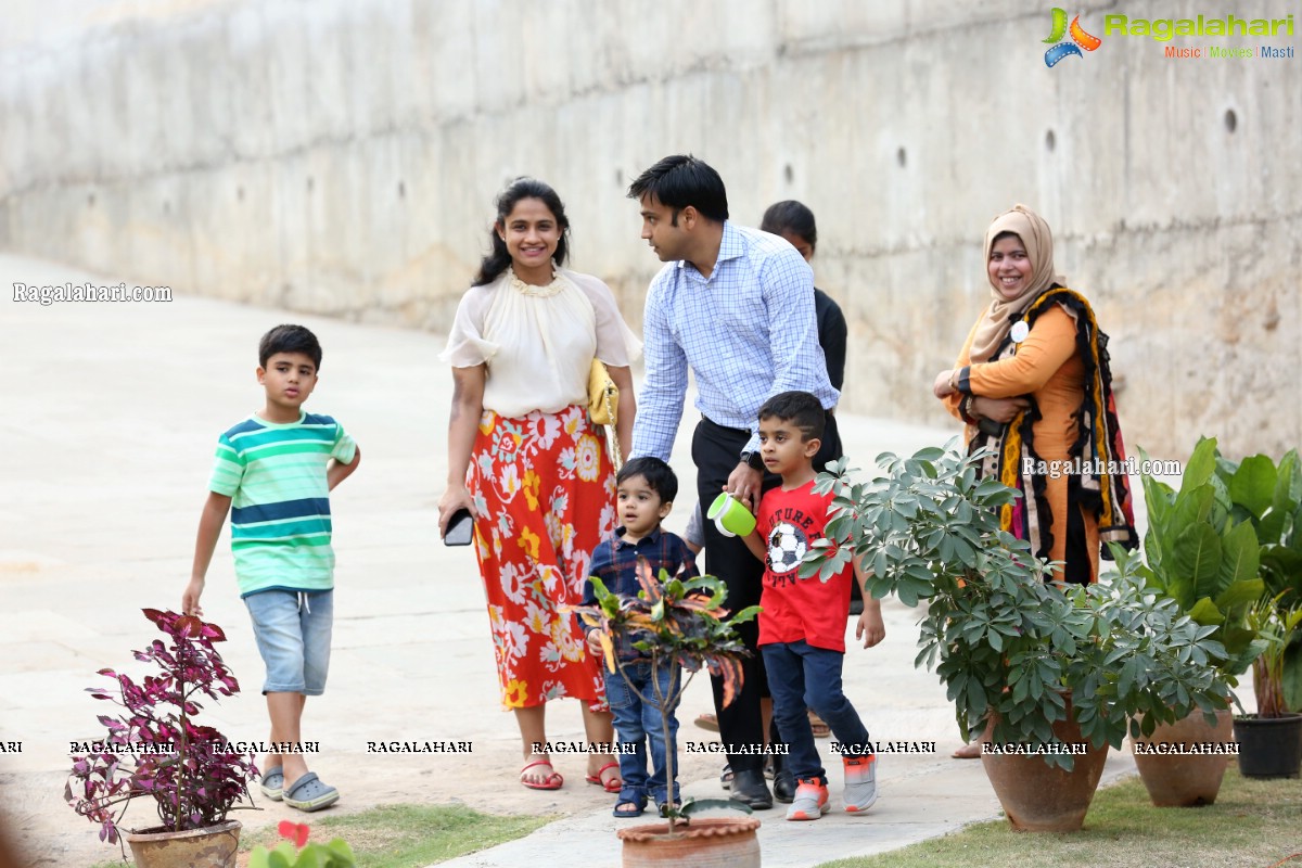 Experiential Learning in The Early Years at Toddler's Den