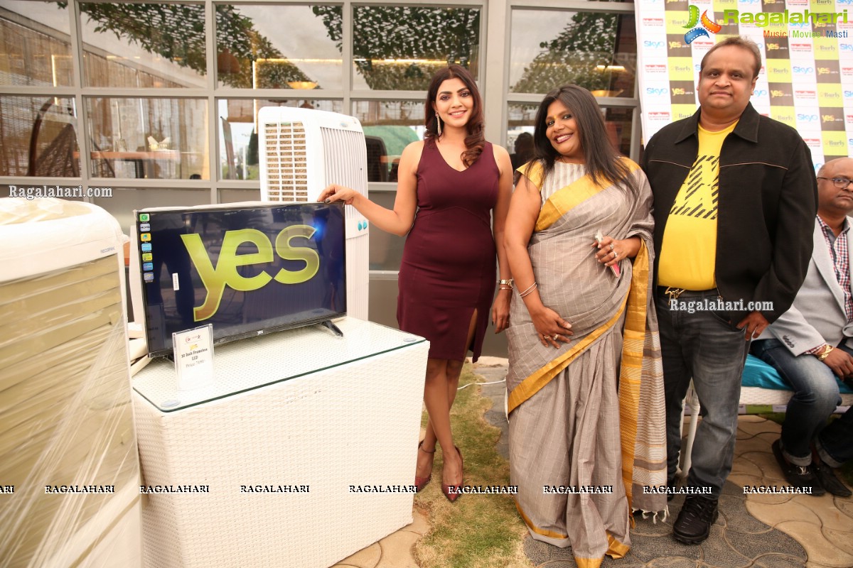 Neemax Launches Yes Led TV & Burly Cooler at Cloud Dining