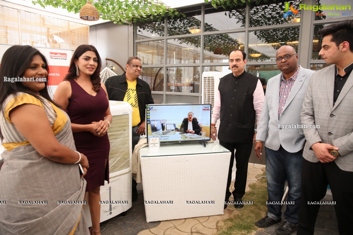 Neemax Launches Yes Led TV & Burly Cooler at Cloud Dining