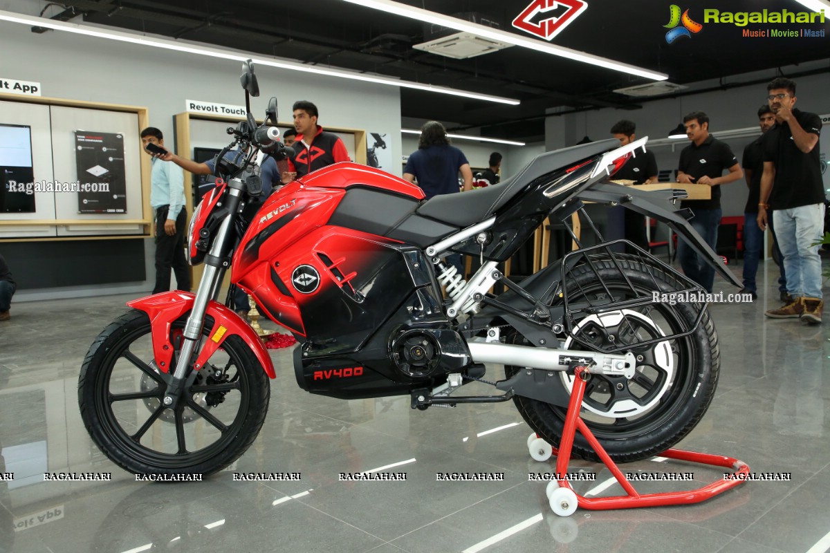 Revolt Intellicorp Launches India's First AI-Enabled Motorcycle RV 400 in Hyderabad