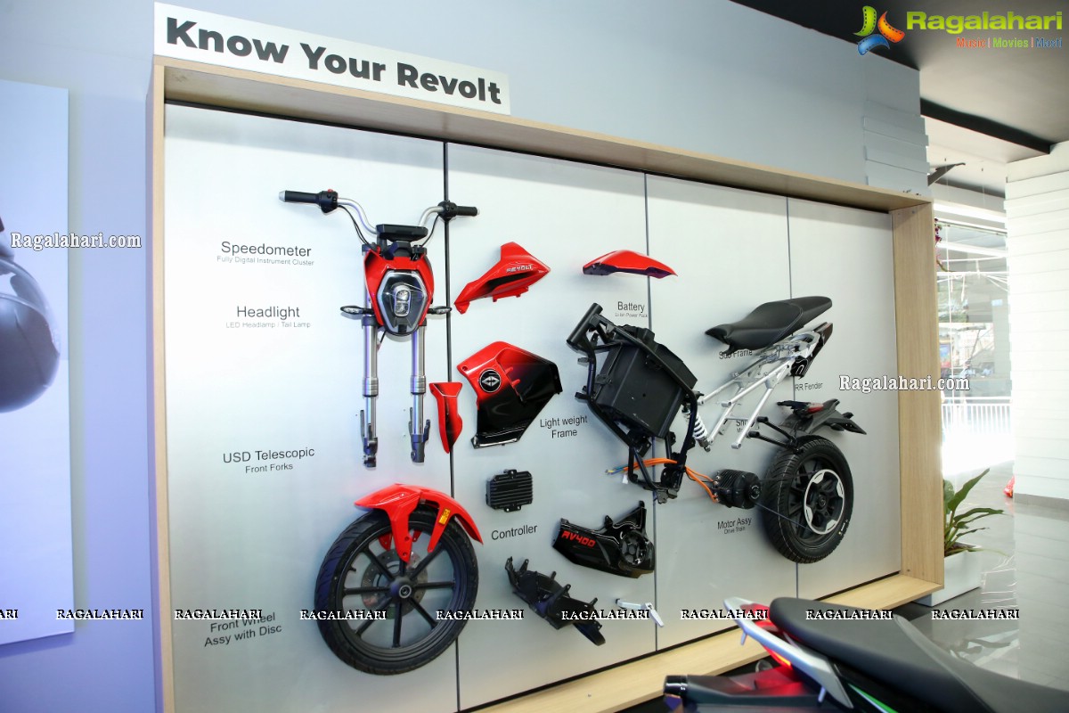 Revolt Intellicorp Launches India's First AI-Enabled Motorcycle RV 400 in Hyderabad