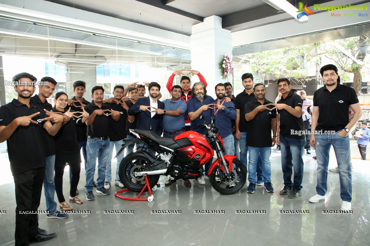 Revolt Intellicorp Launches India's First AI-Enabled Motorcycle RV 400 in Hyderabad