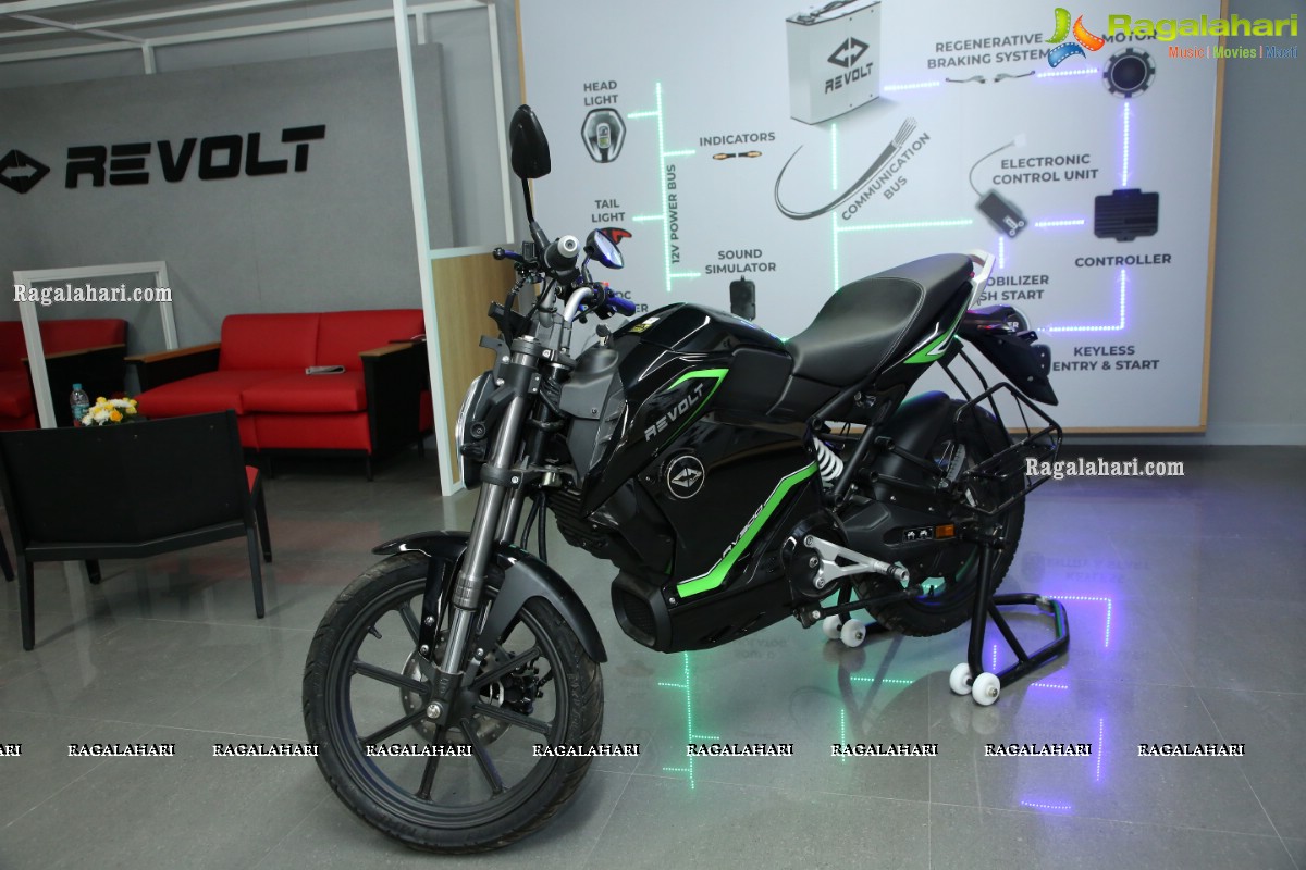 Revolt Intellicorp Launches India's First AI-Enabled Motorcycle RV 400 in Hyderabad