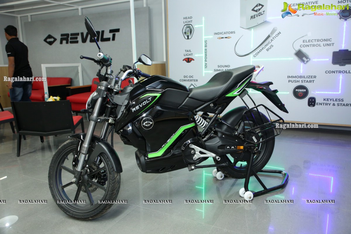 Revolt Intellicorp Launches India's First AI-Enabled Motorcycle RV 400 in Hyderabad