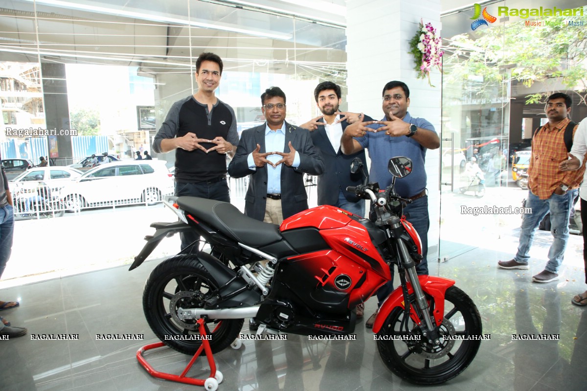 Revolt Intellicorp Launches India's First AI-Enabled Motorcycle RV 400 in Hyderabad