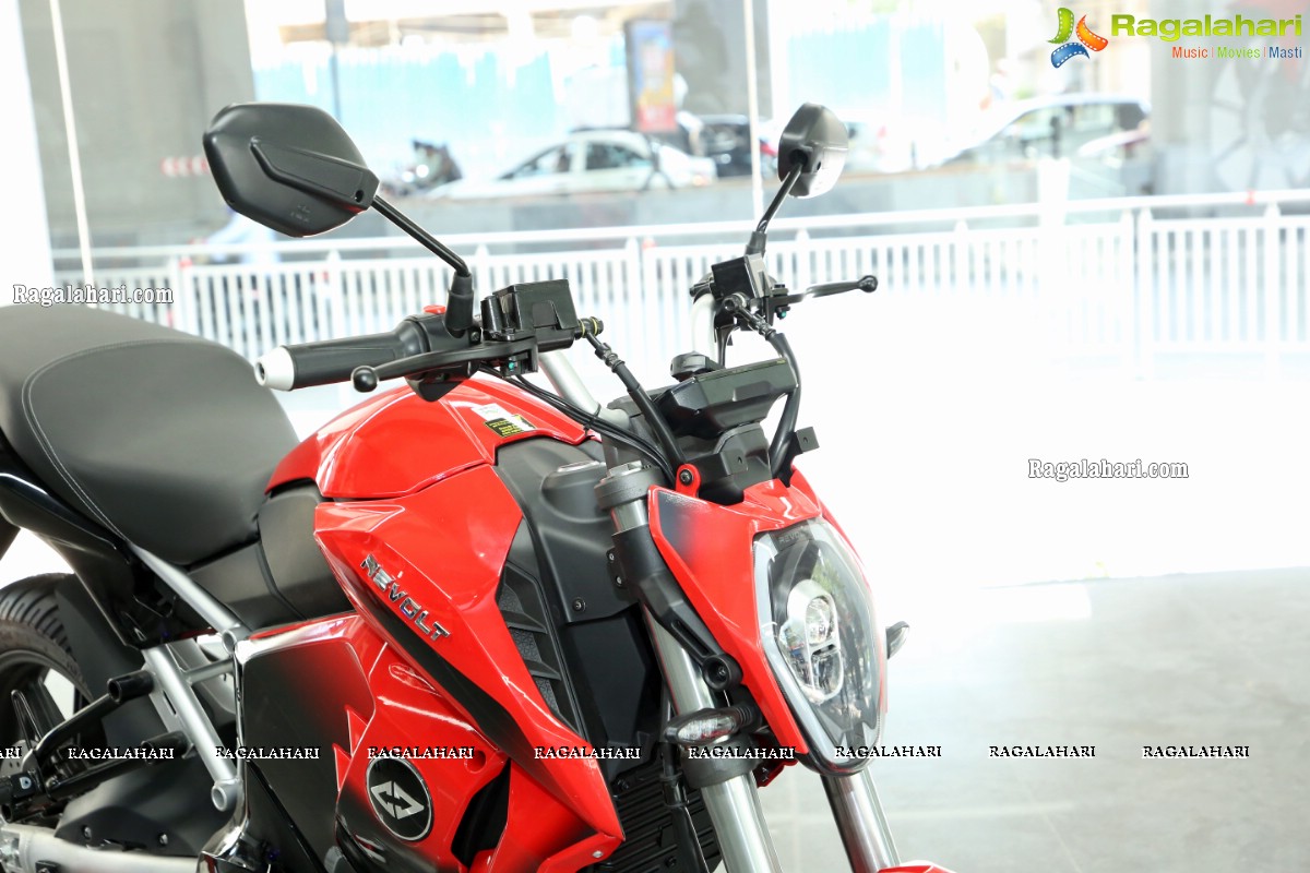 Revolt Intellicorp Launches India's First AI-Enabled Motorcycle RV 400 in Hyderabad