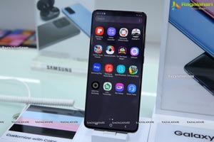 Samsung Galaxy S20 & S20+ Launch by Akshara Haasan