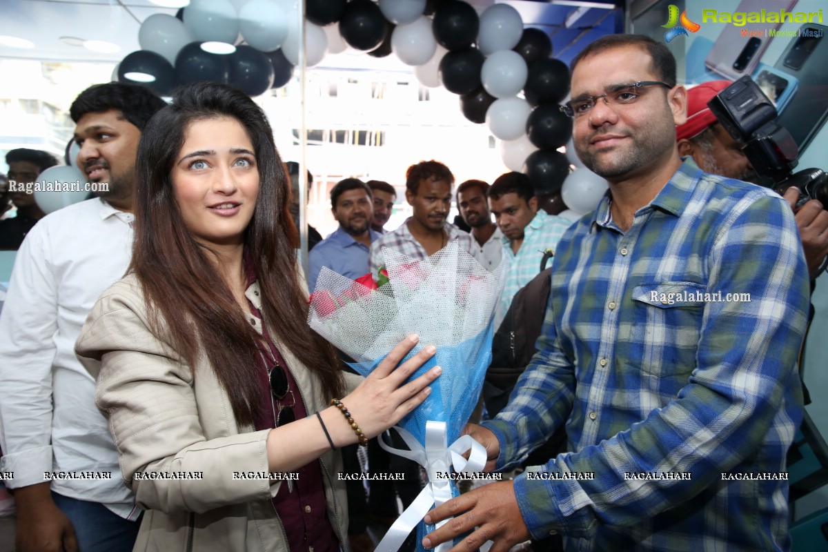 Samsung Galaxy S20 & S20+ Launch by Akshara Haasan at Technovision, Hyderabad