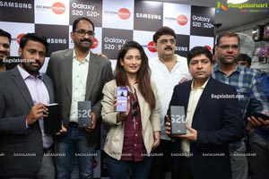 Samsung Galaxy S20 & S20+ Launch by Akshara Haasan