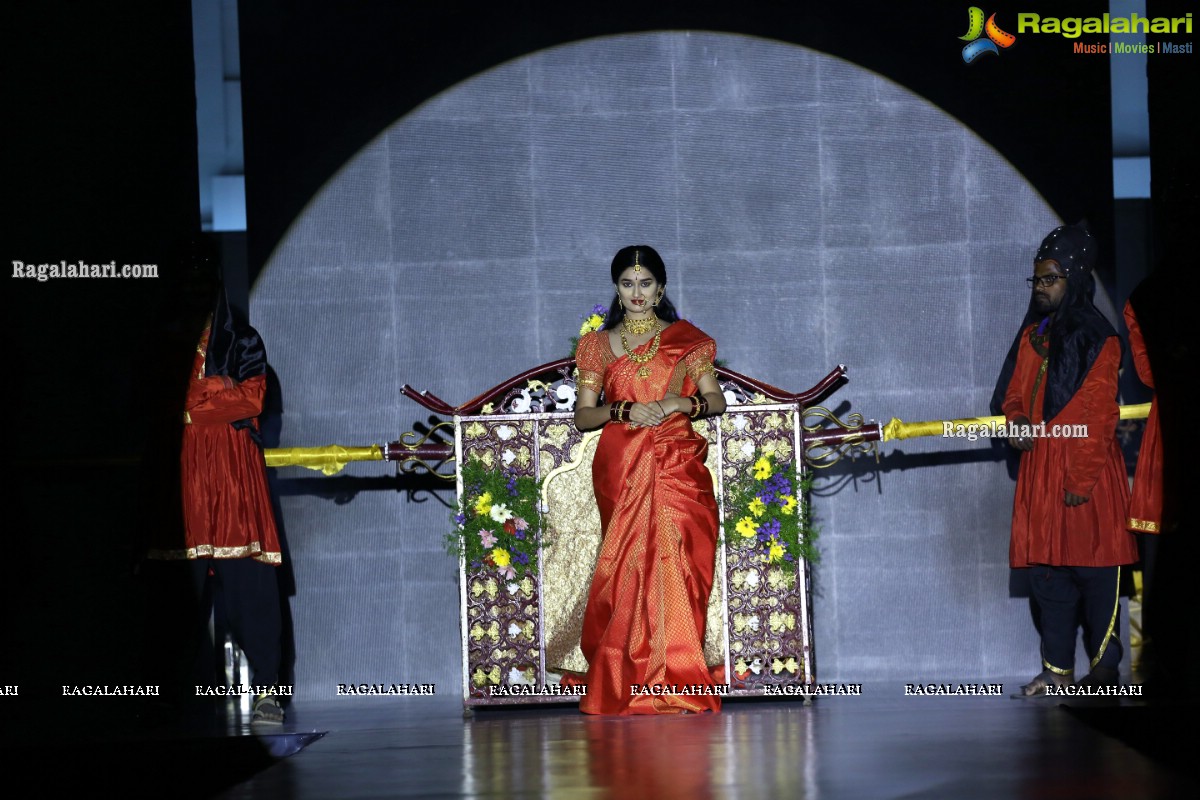 Sthri Grand Fashion Show at N Convention, Hyderabad