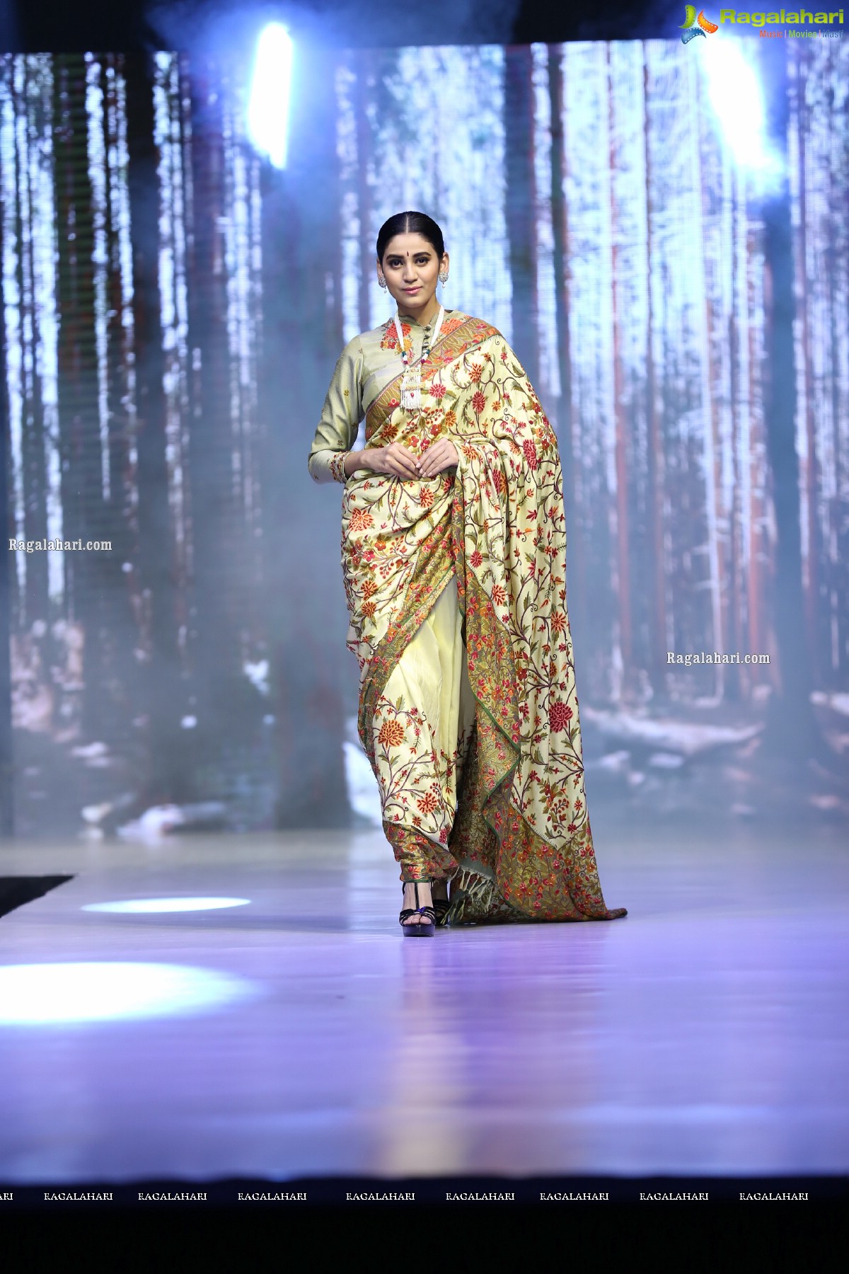 Sthri Grand Fashion Show at N Convention, Hyderabad