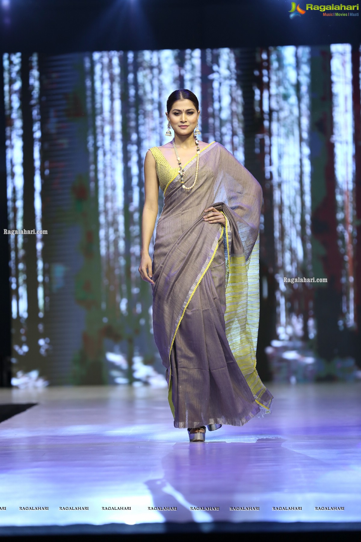 Sthri Grand Fashion Show at N Convention, Hyderabad